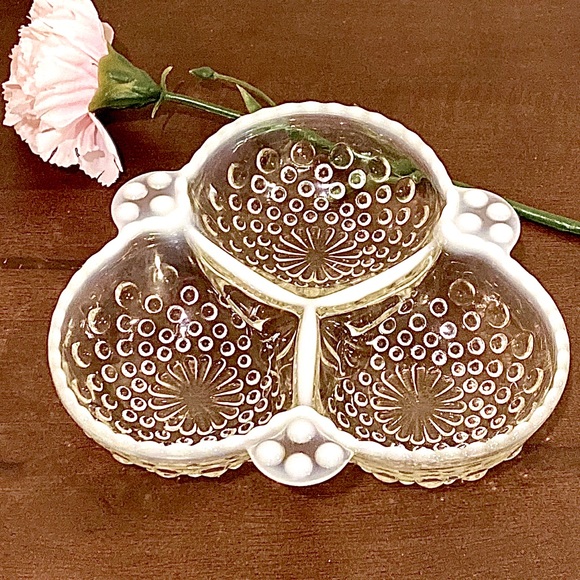 Vintage 40s Anchor Hocking Opalescent Moonstone Hobnail Divided Clover Dish - Picture 1 of 8